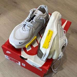 Nike Fontana Light Gray and White Athletic Shoes Size 8